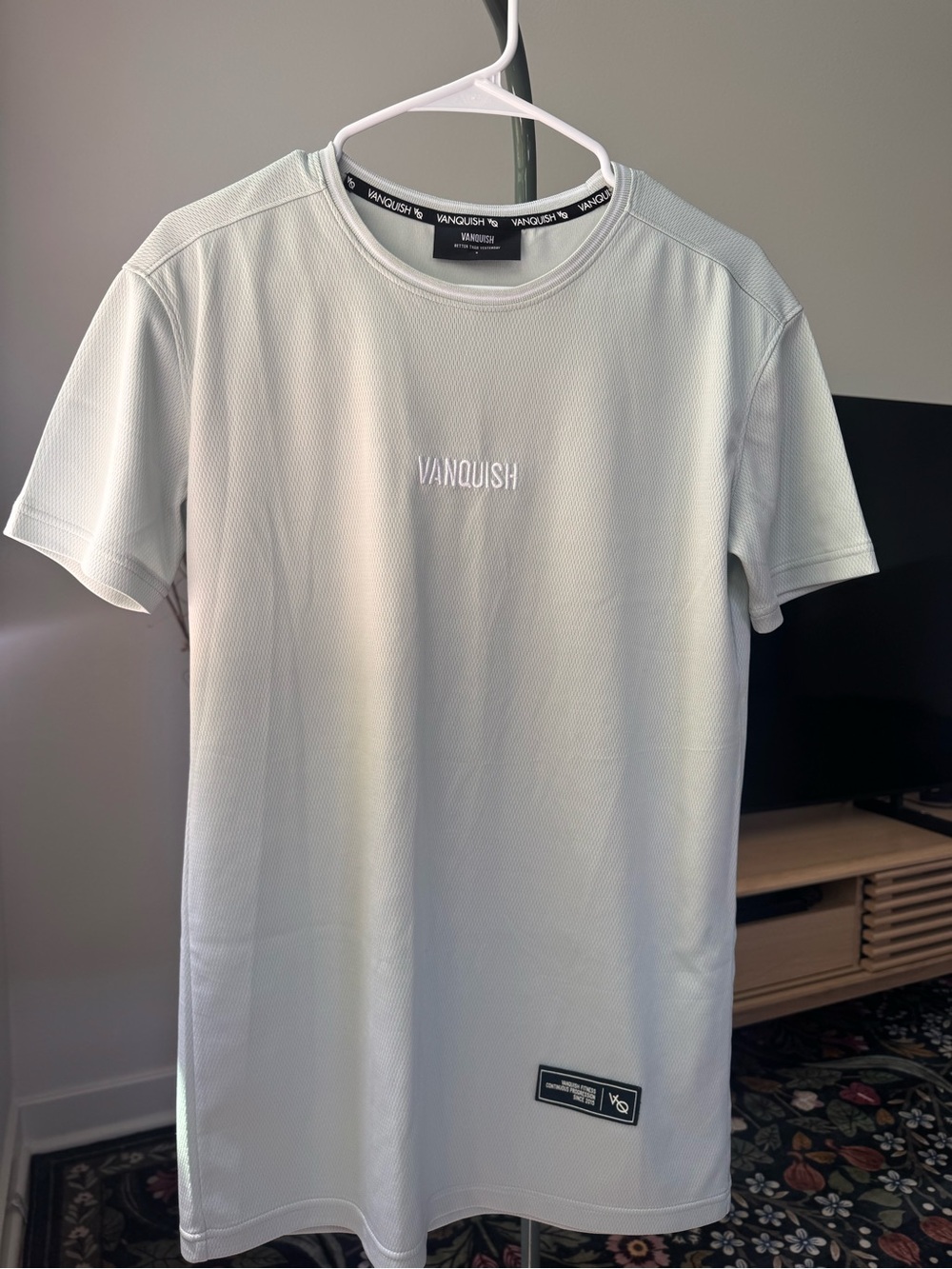 Vanquish Men's Short-Sleeve Crew Tee in Light Gray